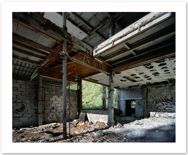 http://www.tochtermann.fr/files/gimgs/51_abandoned.jpg